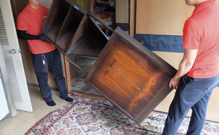重たい家具でも丁寧に搬出