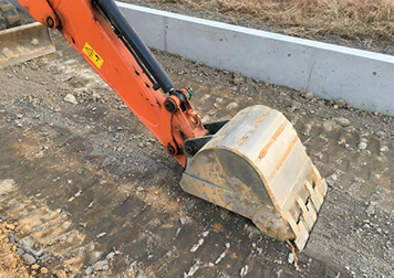 地中の確認、整地作業