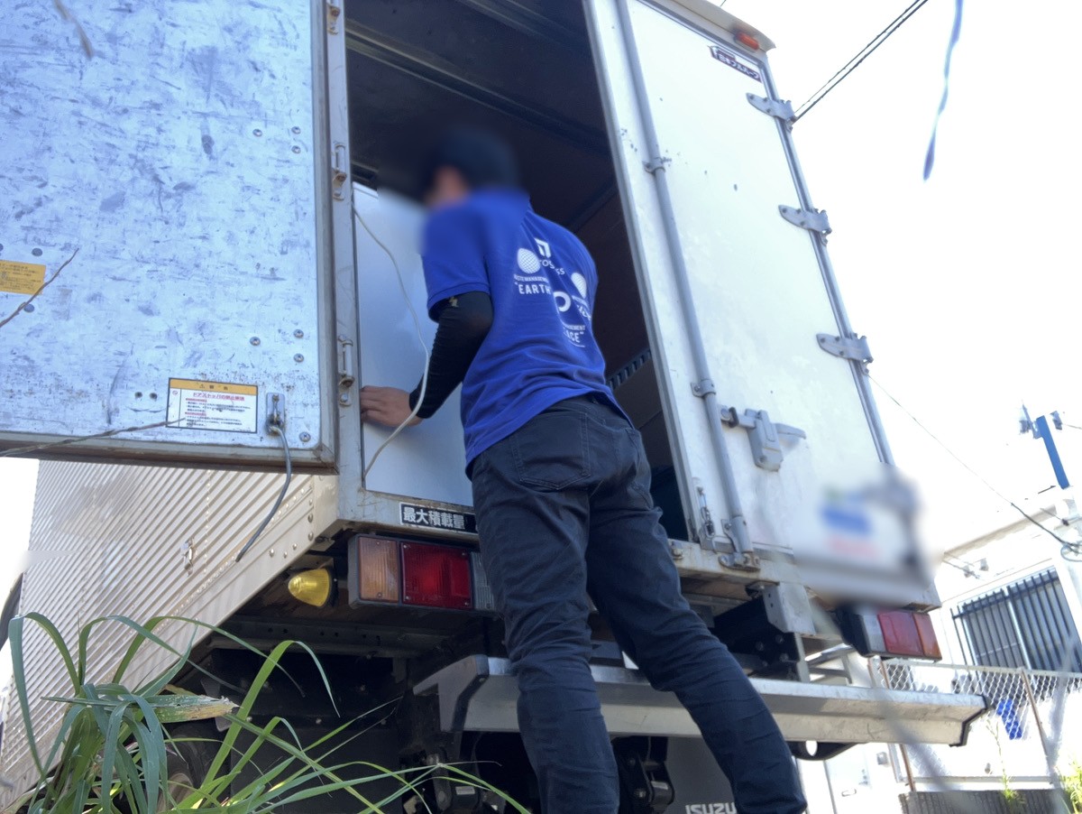 「1Kのマンションのお部屋から冷蔵庫を回収しました」作業写真