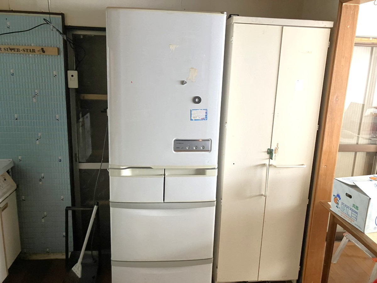 「マンションから大型の冷蔵庫を回収しました」作業写真