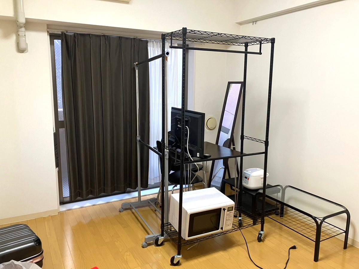 「家具や家電など素材の異なる様々な不用品を回収しました」作業写真