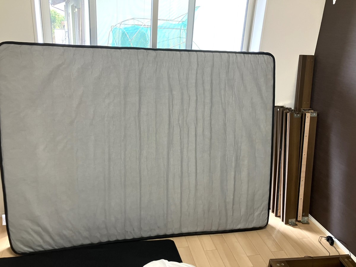 「買い替えで不要になったベッドとマットレスを回収しました」作業写真